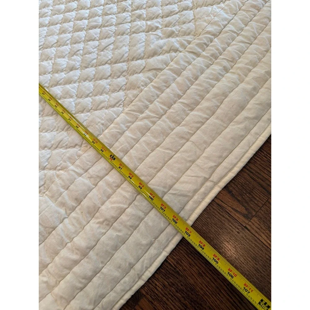 Large Snowflake quilt. In Americana colors. Hand sewn
